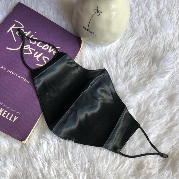 New Black Mulberry Silk Washable face Cover with 7 Filters - Picture 1 of 4